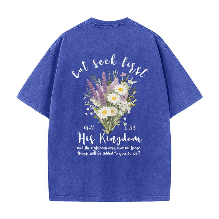Christianartworkshop Petit bouquet de marguerites lavande, grand motif floral au dos, verset inspirant, t-shirt délavé - image 20