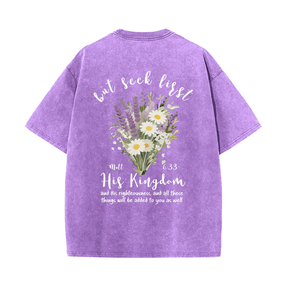 Christianartworkshop Petit bouquet de marguerites lavande, grand motif floral au dos, verset inspirant, t-shirt délavé - image 11
