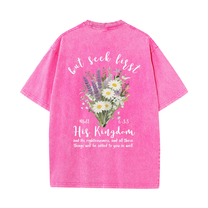 Christianartworkshop Petit bouquet de marguerites lavande, grand motif floral au dos, verset inspirant, t-shirt délavé - image 17