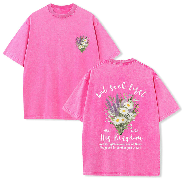 Christianartworkshop Petit bouquet de marguerites lavande, grand motif floral au dos, verset inspirant, t-shirt délavé - Rose - 5XL - image 15