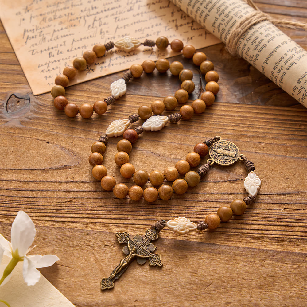 Christianartworkshop Chapelet en cordon de perles de bois de santal vert naturel avec médaille de saint Benoît et crucifix à cadre floral - image 3