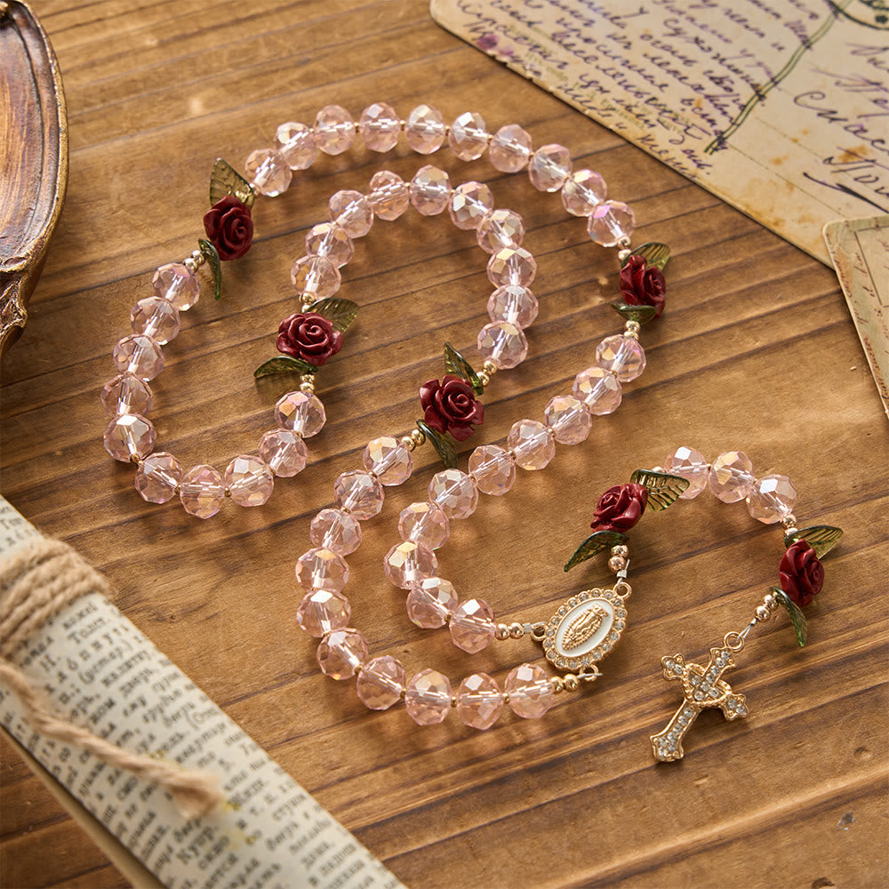Christianartworkshop Chapelet de prière fait main en perles de verre rose à facettes représentant Notre-Dame de Guadalupe et sa croix - image 3