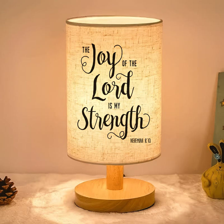 Christianartworkshop Lampe de table avec pied en bois naturel et abat-jour en tissu. Verset biblique : « La joie du Seigneur est ma force ». Source de paix spirituelle nocturne. - image 1