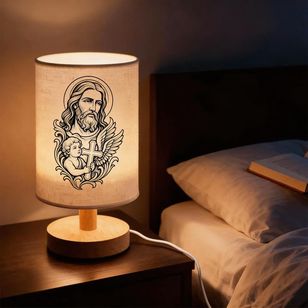 Christianartworkshop Lampe de table vintage Sainte Famille avec base en bois naturel et abat-jour en tissu : porteuse d'une douce et harmonieuse paix nocturne - Jésus et l'ange - image 1