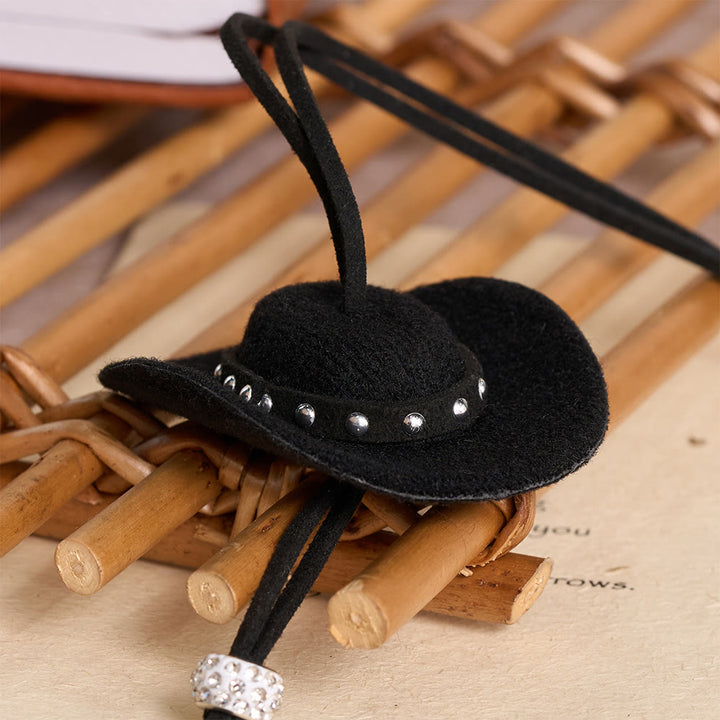 Christianartworkshop Chapeau de cowboy en peluche style western, pendentif croix noire simple pour voiture : un rappel de paix spirituelle inébranlable à chaque trajet. - image 3