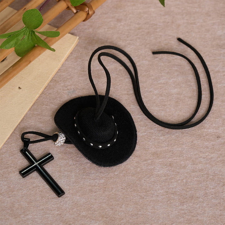 Christianartworkshop Chapeau de cowboy en peluche style western, pendentif croix noire simple pour voiture : un rappel de paix spirituelle inébranlable à chaque trajet. - image 4