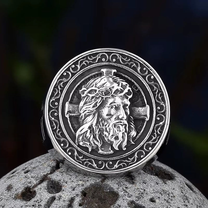 Christianartworkshop Bague chevalière ronde à plaque, ornée d'une couronne d'épines et d'un parchemin représentant Jésus : emblème intemporel d'une foi sacrée inébranlable - image 2