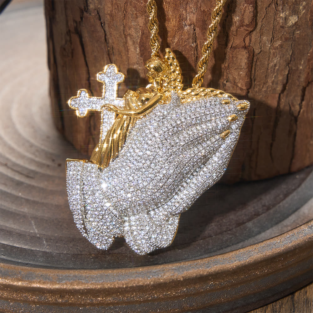 Christianartworkshop Collier pendentif croix pavée de pierres précieuses : emblème intemporel de l'amour sacrificiel et tendre - Doré - image 1