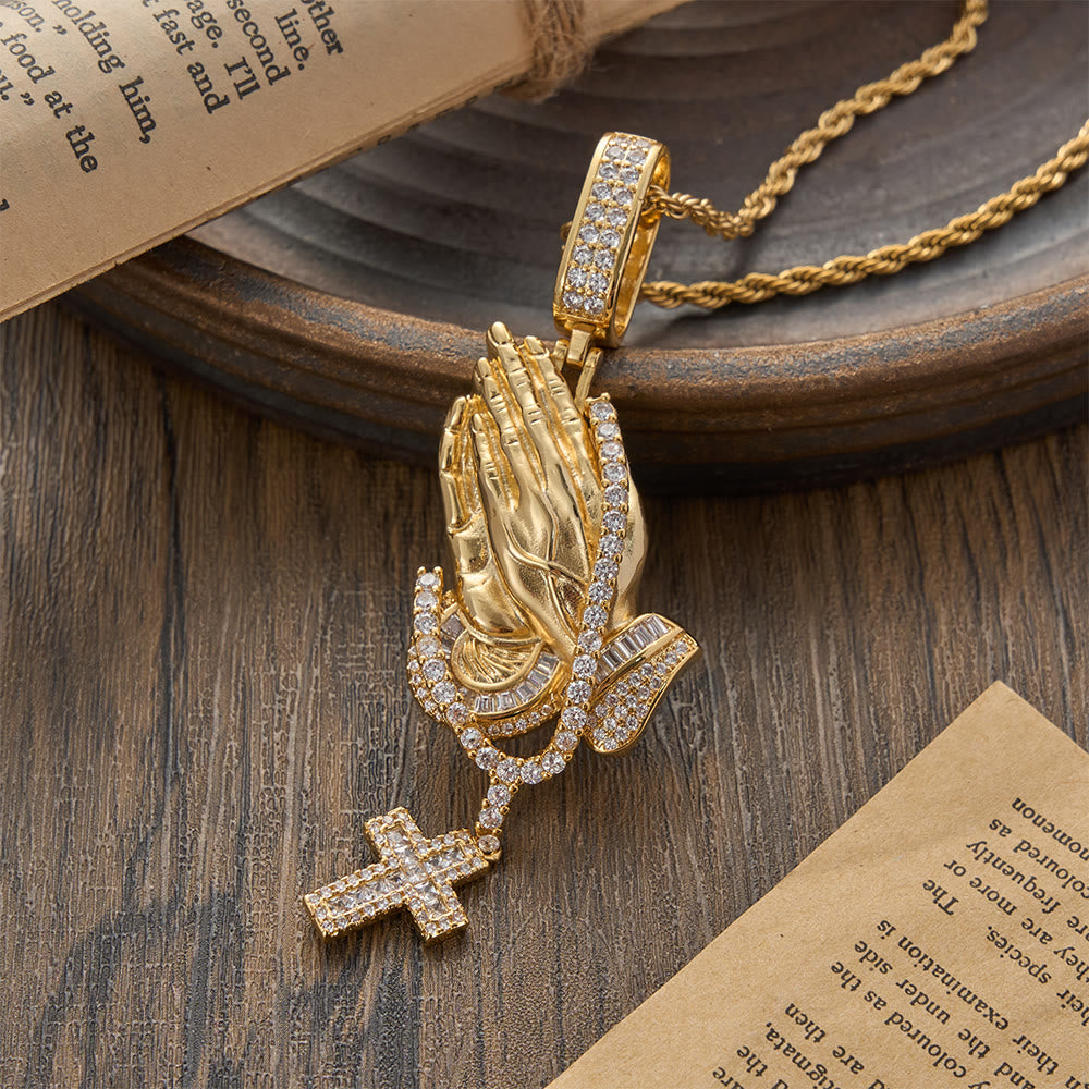 Christianartworkshop Collier Croix Couronne de Pierres Mains en Prière : Emblème Intemporel de Paix Divine Éternelle - Doré - image 2