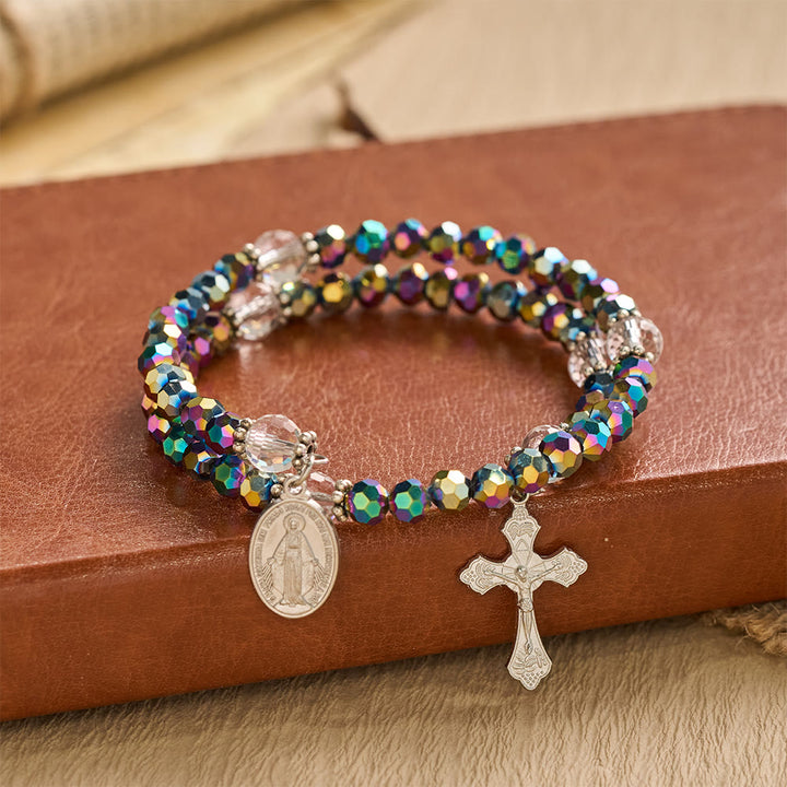Christianartworkshop Bracelet crucifix orné d'une médaille de la Vierge Marie en perles à facettes : emblème personnalisé de la foi céleste inébranlable - Notre-Dame et le Crucifix - image 0