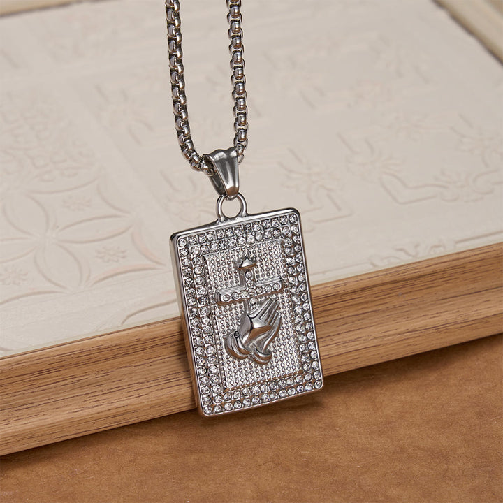 Christianartworkshop Collier à maillons rectangulaires avec pendentif croix et mains jointes en prière : emblème intemporel de prière sincère et fervente. - image 4