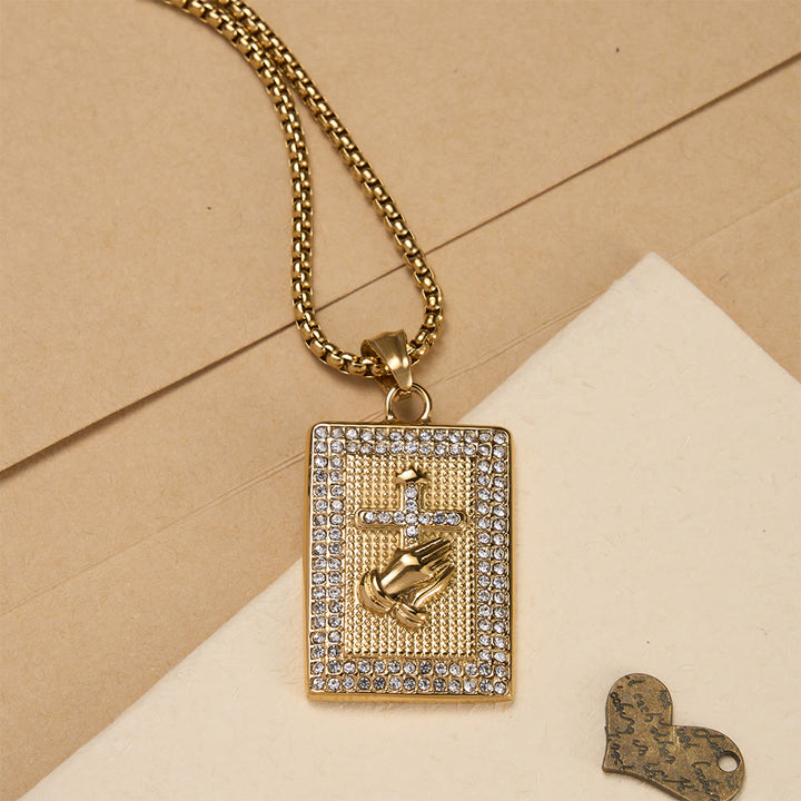 Christianartworkshop Collier à maillons rectangulaires avec pendentif croix et mains jointes en prière : emblème intemporel de prière sincère et fervente. - Doré - image 0