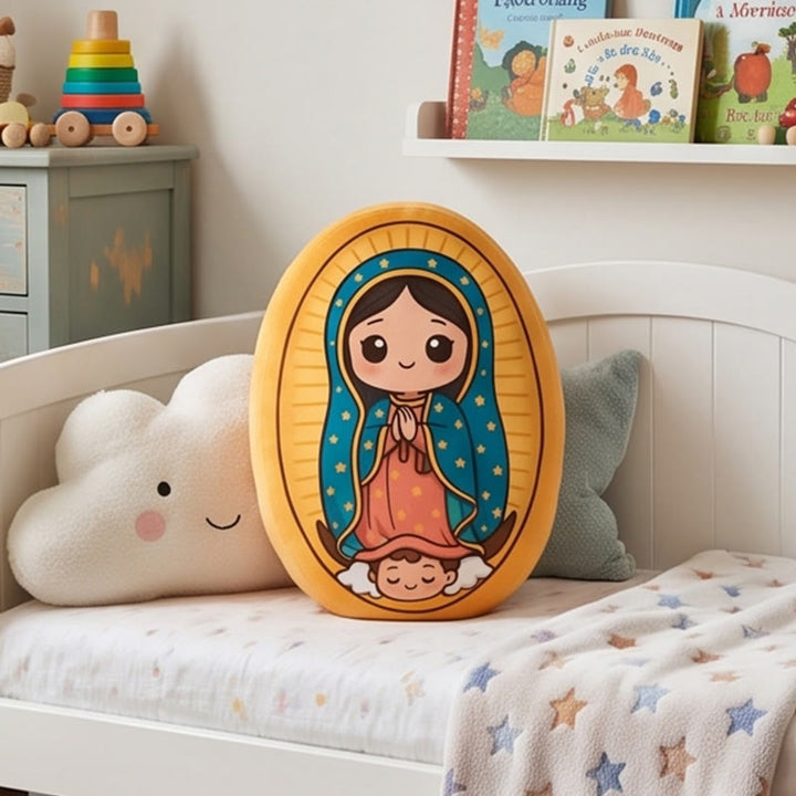 Coussin en peluche mignon en forme de dessin animé de Notre-Dame de Guadalupe, par Christianartworkshop : Décoration intérieure confortable inspirée par la foi - image 2