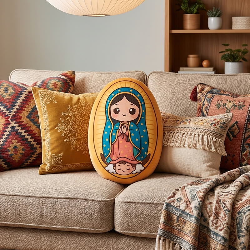 Coussin en peluche mignon en forme de dessin animé de Notre-Dame de Guadalupe, par Christianartworkshop : Décoration intérieure confortable inspirée par la foi - image 4