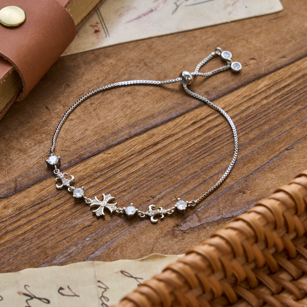 Christianartworkshop Bracelet à breloque Croix Sacrée Fleur de Lys : Emblème personnalisé de douce paix céleste - Style A - Argent - image 7