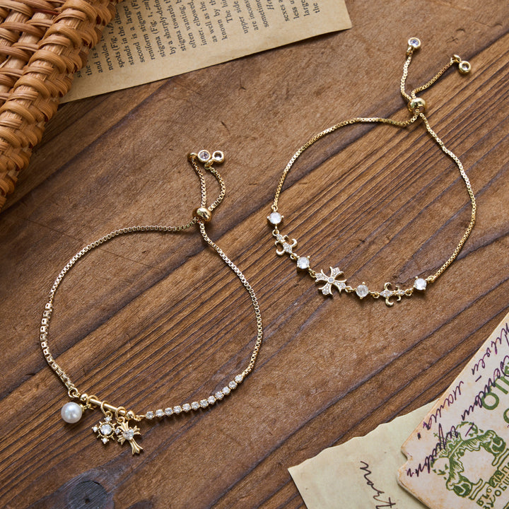 Christianartworkshop Bracelet à breloque Croix Sacrée Fleur de Lys : Emblème personnalisé de douce paix céleste - Lot de 2 - Doré - image 1