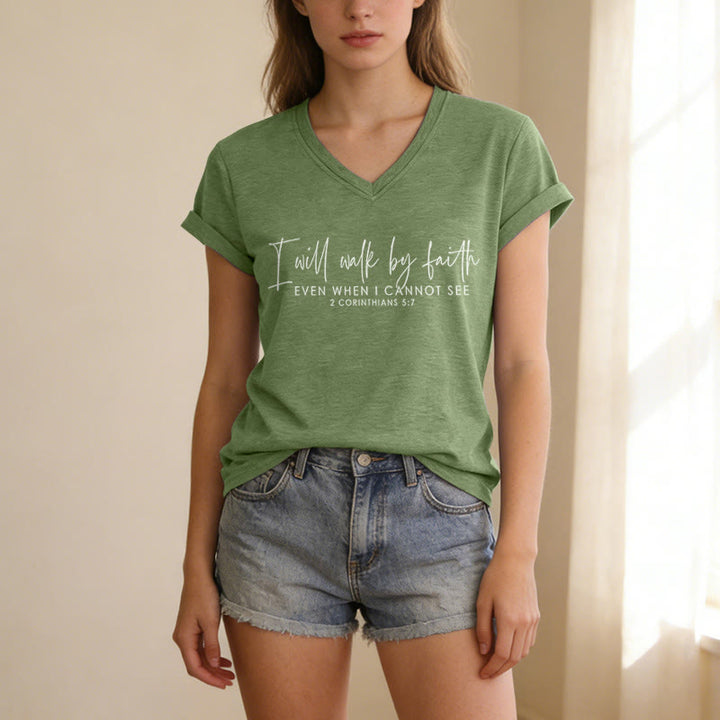 Christianartworkshop T-shirt décontracté à col en V avec verset biblique en double police : « Je marcherai par la foi » - image 19