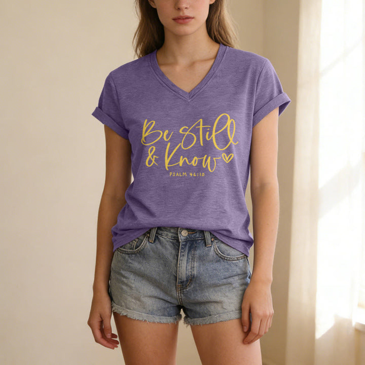 Christianartworkshop T-shirt décontracté à col en V avec un petit cœur en écriture cursive et le verset du Psaume 46:10 - image 9