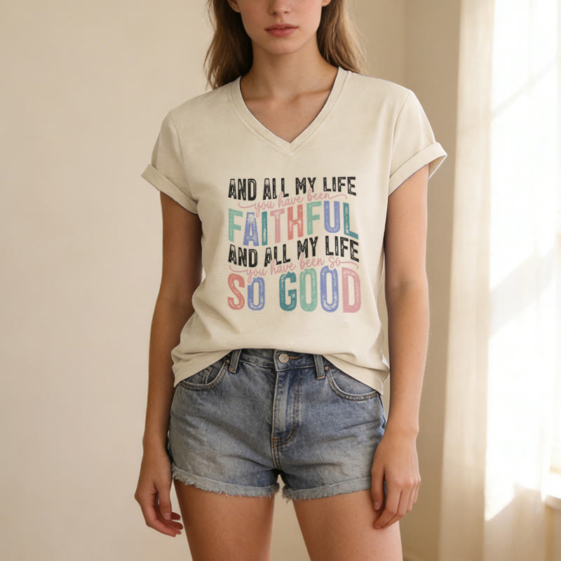 Christianartworkshop T-shirt décontracté à col en V multicolore à double police « Et toute ma vie tu m'as été fidèle ». - image 1