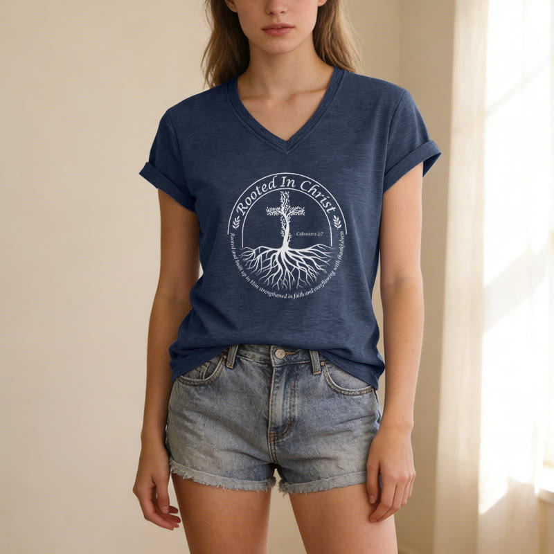 Christianartworkshop T-shirt décontracté à col en V avec motif de croix et de racines d'arbres, encadré circulaire et verset biblique, enraciné en Christ - image 15