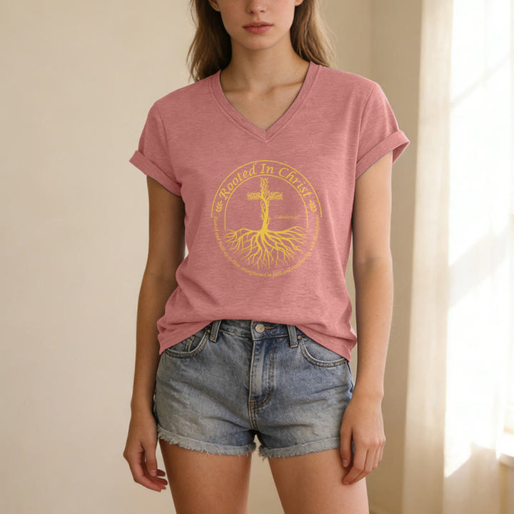 Christianartworkshop T-shirt décontracté à col en V avec motif de croix et de racines d'arbres, encadré circulaire et verset biblique, enraciné en Christ - image 3
