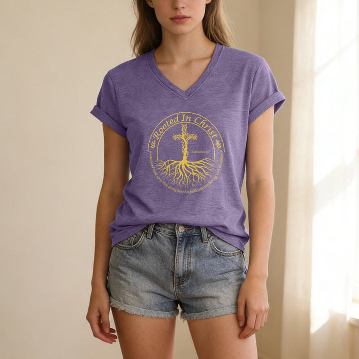 Christianartworkshop T-shirt décontracté à col en V avec motif de croix et de racines d'arbres, encadré circulaire et verset biblique, enraciné en Christ - image 13