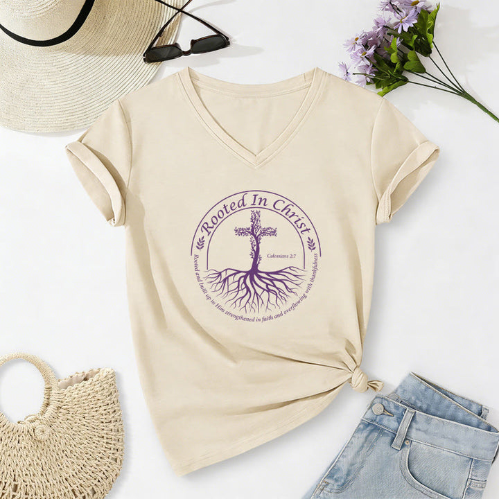 Christianartworkshop T-shirt décontracté à col en V avec motif de croix et de racines d'arbres, encadré circulaire et verset biblique, enraciné en Christ - Beige - 2XL - image 6
