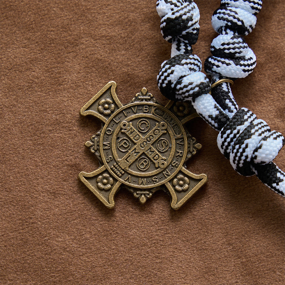 Christianartworkshop Chapelet en paracorde torsadée noire et blanche avec plaque de saint Benoît et croix de Jésus - image 7