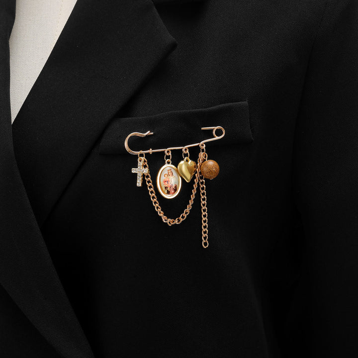 Christianartworkshop Broche-collier convertible à plusieurs pendentifs, ornée d'un portrait sacré et d'une épingle de sûreté : emblème intemporel de douce protection céleste - Broche de la Sainte Famille - image 12
