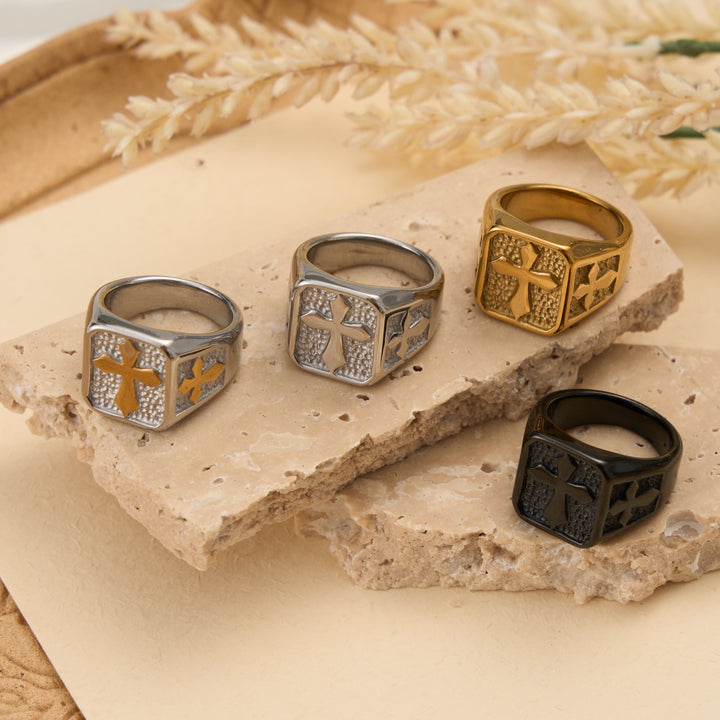 Christianartworkshop Bague chevalière à double panneau carré et croix massive : emblème intemporel d'une foi sacrée inébranlable - image 0