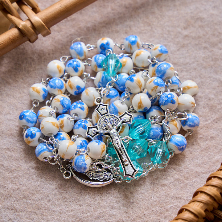 Christianartworkshop Chapelet Notre-Dame Crucifix en perles de céramique bleu clair à motif floral - Chapelet en céramique à fleurs bleues - image 0