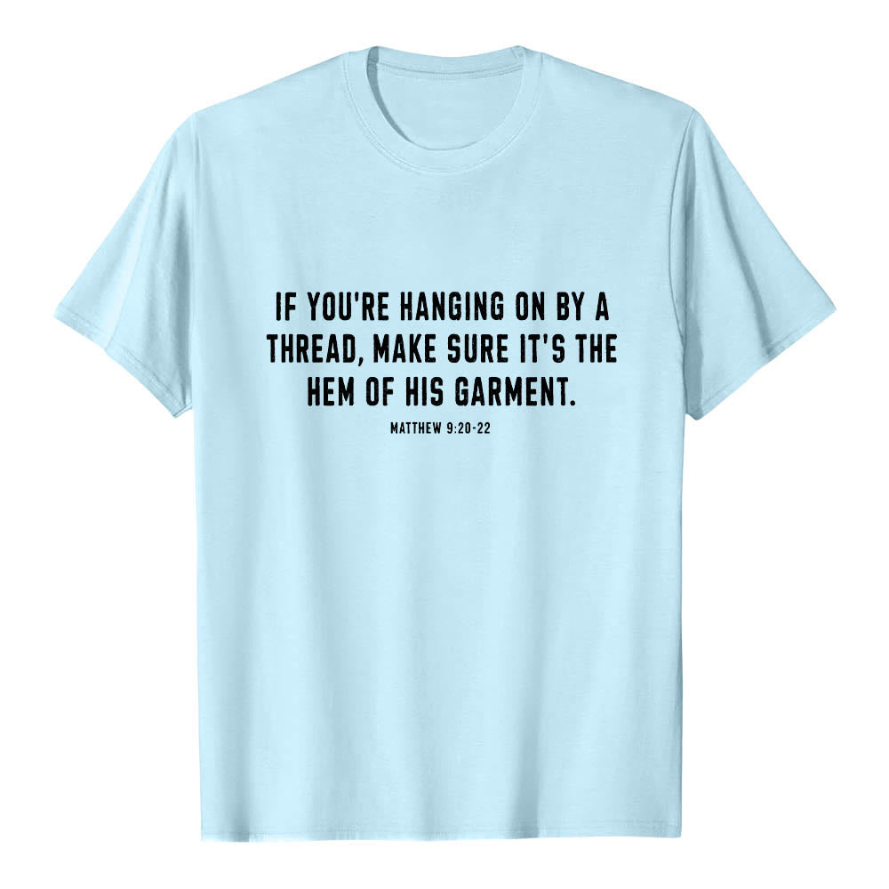 Christianartworkshop Si tu ne tiens qu'à un fil (Matthieu 9:22) - T-shirt premium à manches courtes - Illustration du berger et des brebis au dos - image 10
