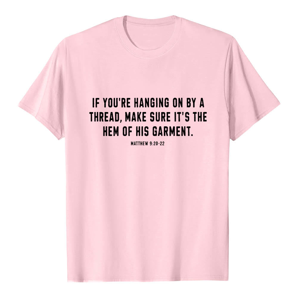 Christianartworkshop Si tu ne tiens qu'à un fil (Matthieu 9:22) - T-shirt premium à manches courtes - Illustration du berger et des brebis au dos - image 25
