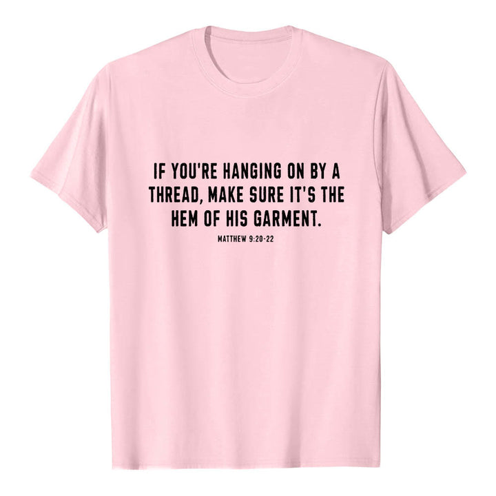 Christianartworkshop Si tu ne tiens qu'à un fil (Matthieu 9:22) - T-shirt premium à manches courtes - Illustration du berger et des brebis au dos - image 25