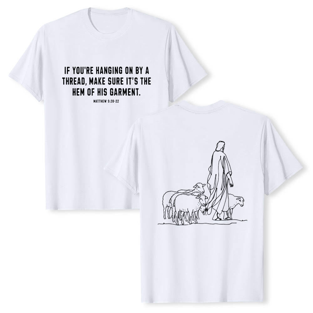 Christianartworkshop Si tu ne tiens qu'à un fil (Matthieu 9:22) - T-shirt premium à manches courtes - Illustration du berger et des brebis au dos - Blanc - 2XL - image 3