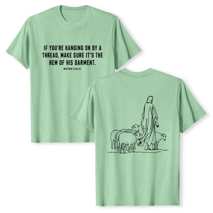 Christianartworkshop Si tu ne tiens qu'à un fil (Matthieu 9:22) - T-shirt premium à manches courtes - Illustration du berger et des brebis au dos - Vert clair - 2XL - image 21