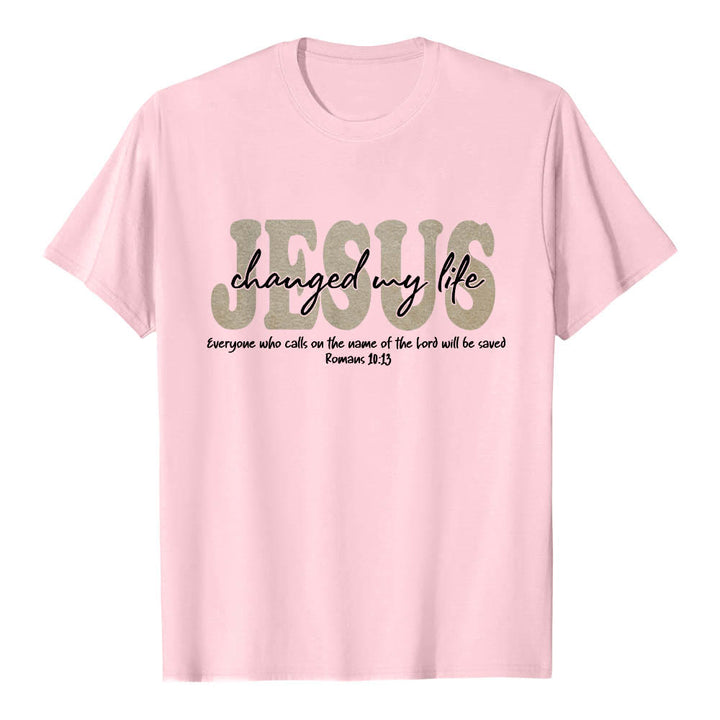 Christianartworkshop T-shirt premium à manches courtes avec inscription cursive « Jésus a changé ma vie » (Romains 10:13), triple couche de texte. - Rose - 2XL - image 24