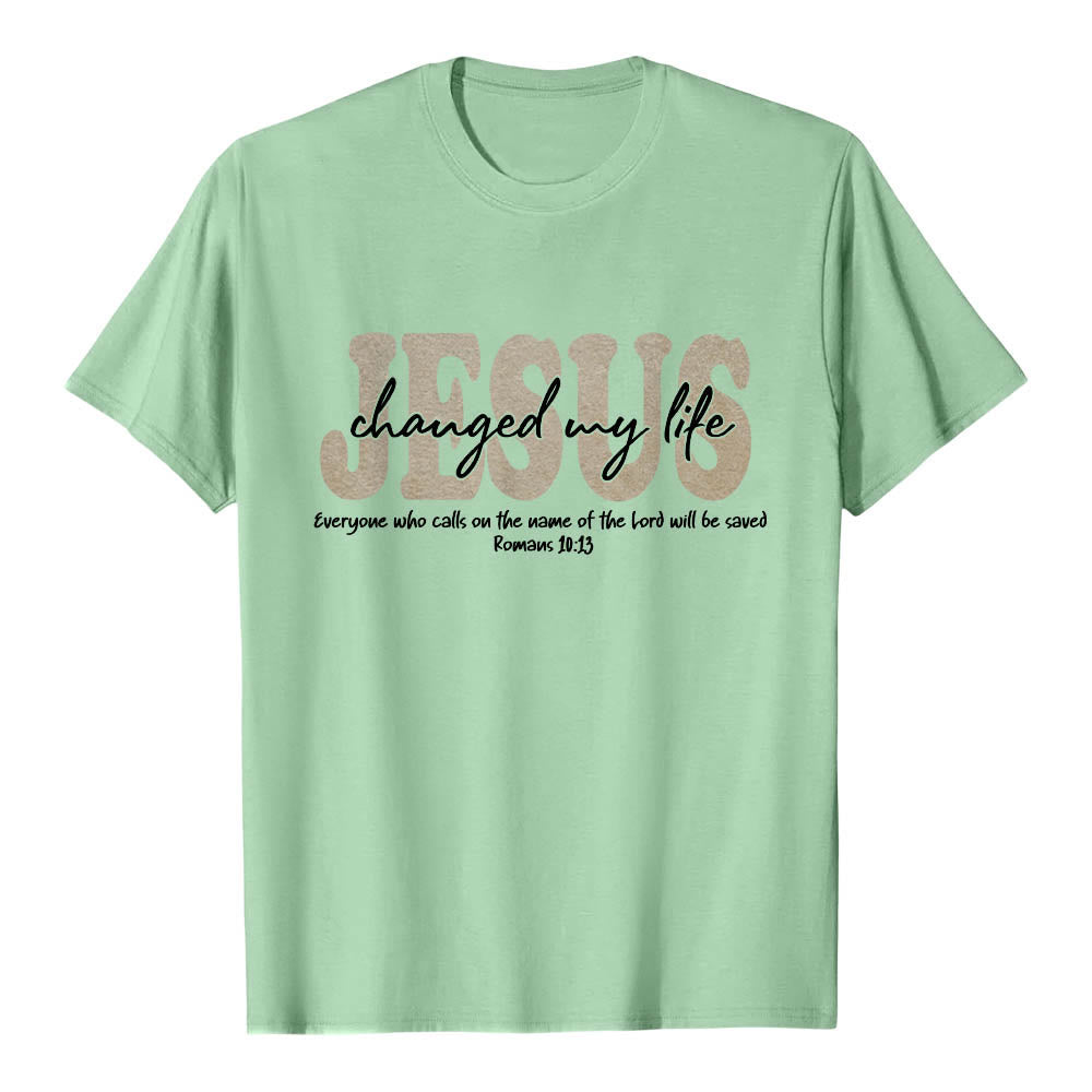 Christianartworkshop T-shirt premium à manches courtes avec inscription cursive « Jésus a changé ma vie » (Romains 10:13), triple couche de texte. - Vert clair - 2XL - image 21