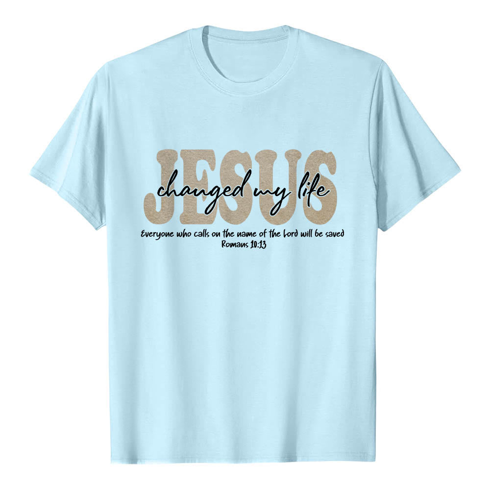 Christianartworkshop T-shirt premium à manches courtes avec inscription cursive « Jésus a changé ma vie » (Romains 10:13), triple couche de texte. - Bleu - 2XL - image 9