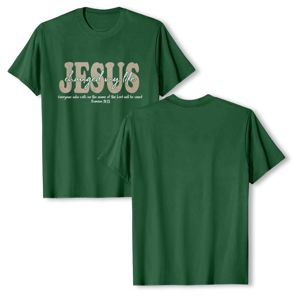 Christianartworkshop T-shirt premium à manches courtes avec inscription cursive « Jésus a changé ma vie » (Romains 10:13), triple couche de texte. - image 7