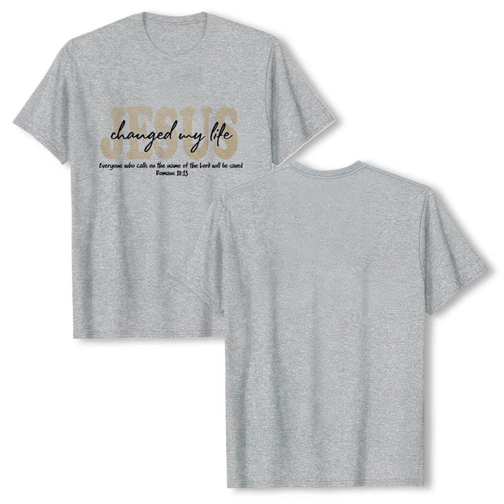 Christianartworkshop T-shirt premium à manches courtes avec inscription cursive « Jésus a changé ma vie » (Romains 10:13), triple couche de texte. - image 16