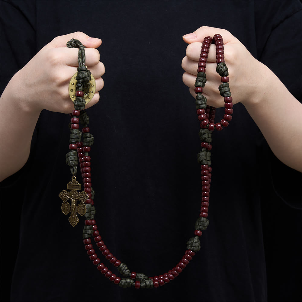 Christianartworkshop Chapelet crucifix à trois panneaux avec perle cylindrique marron et paracorde marron à 15 dizaines - image 1