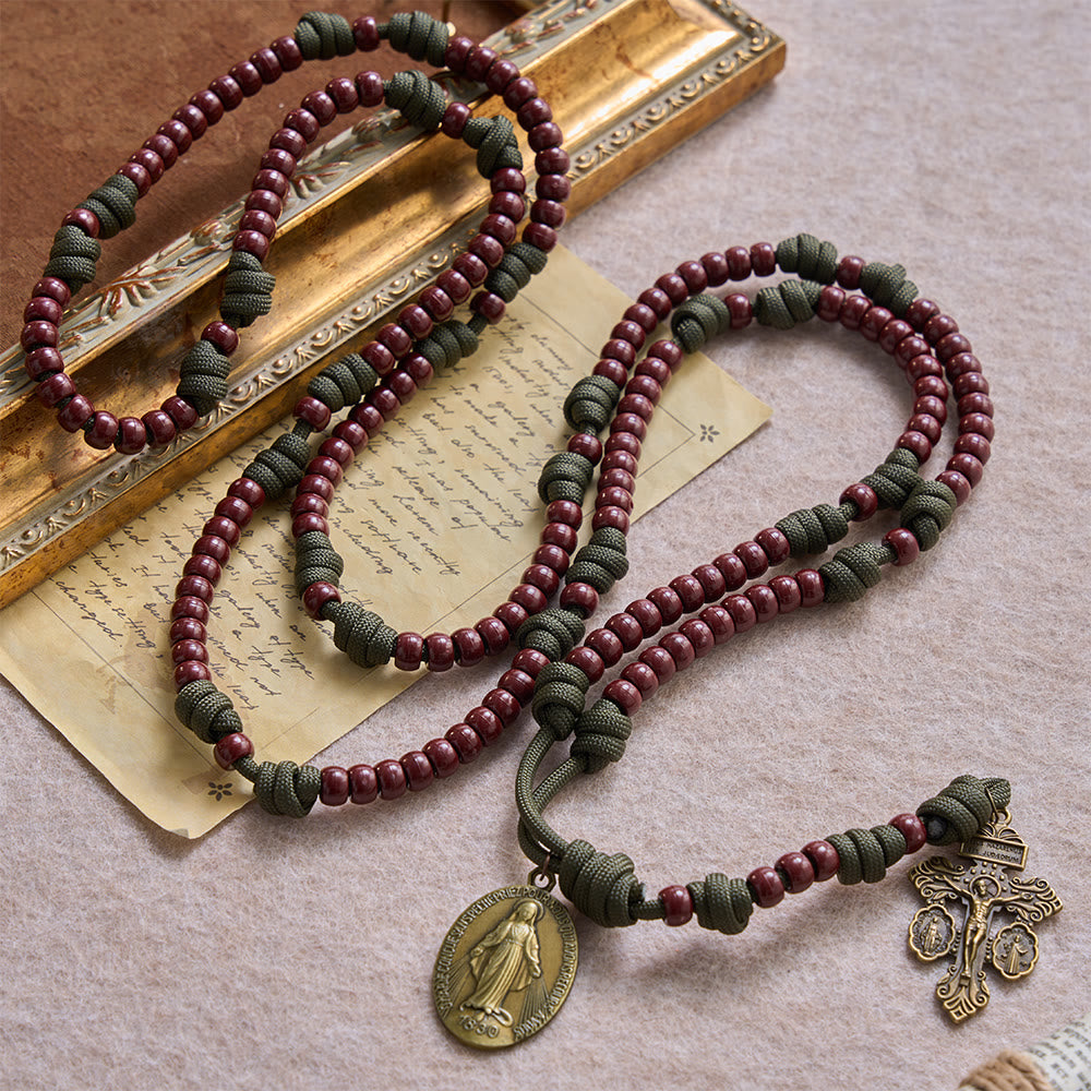 Christianartworkshop Chapelet crucifix à trois panneaux avec perle cylindrique marron et paracorde marron à 15 dizaines - image 3