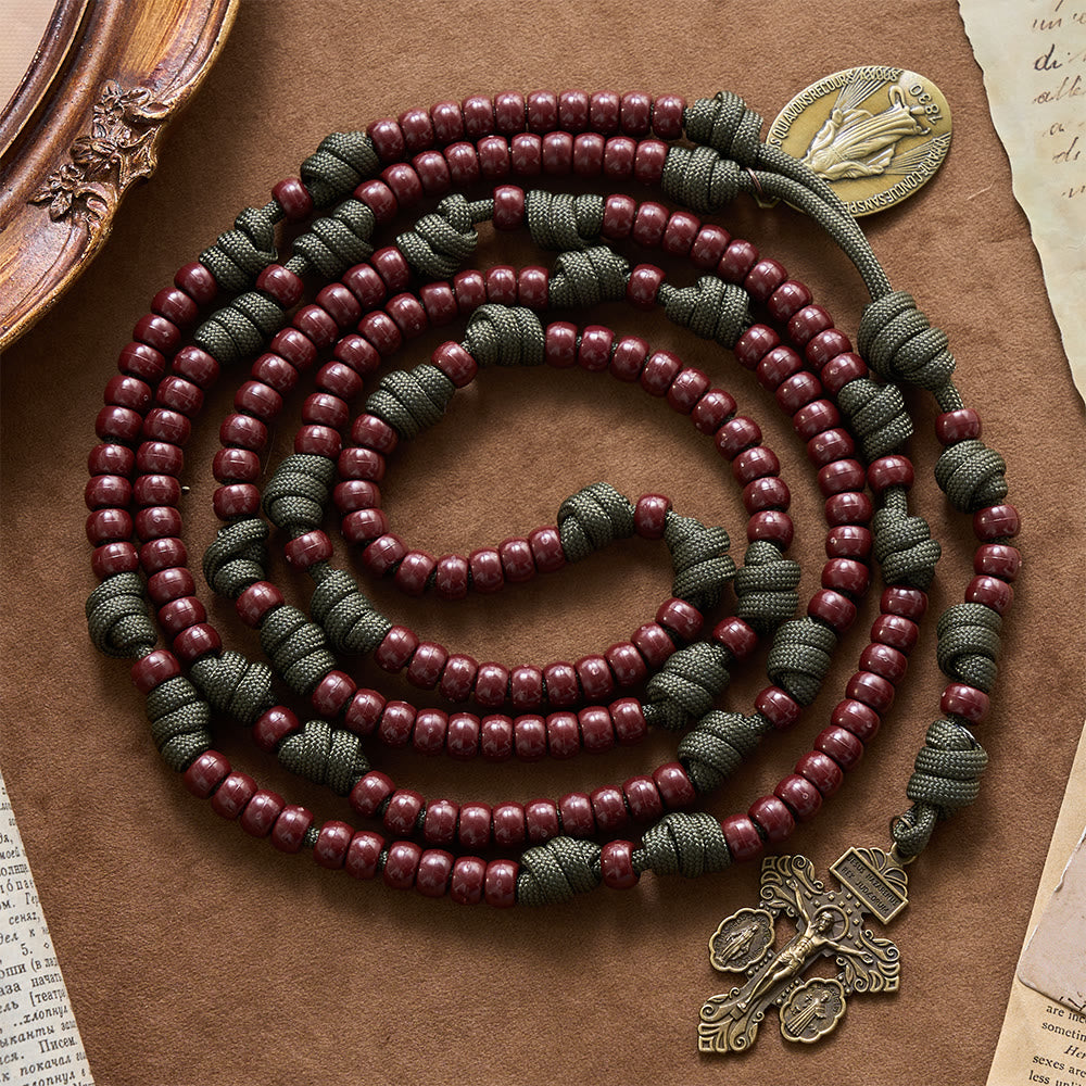 Christianartworkshop Chapelet crucifix à trois panneaux avec perle cylindrique marron et paracorde marron à 15 dizaines - Chapelet en paracorde à 15 dizaines - image 0