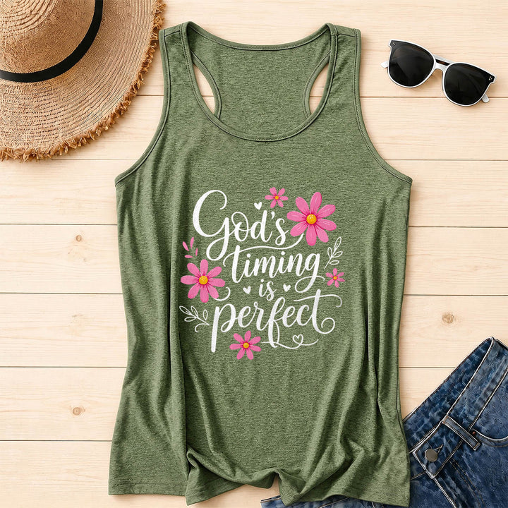 Christianartworkshop Le timing de Dieu est parfait. Débardeur dos nageur élégant à motif floral marguerite, cœur et feuille, avec inscription cursive fluide et élégante. - Vert olive - 2XL - image 16