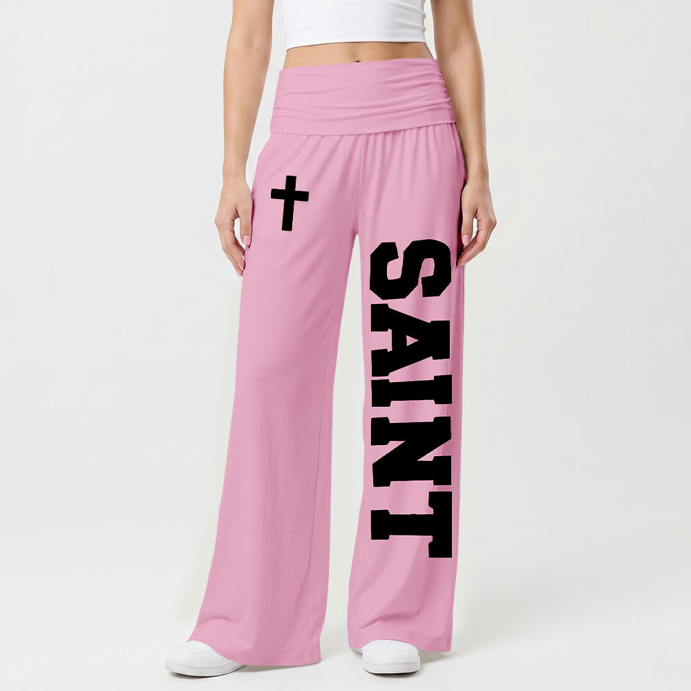Christianartworkshop Pantalon universitaire imprimé intégral vertical avec la lettre SAINT et une croix blanche, taille haute et jambes larges. - image 13