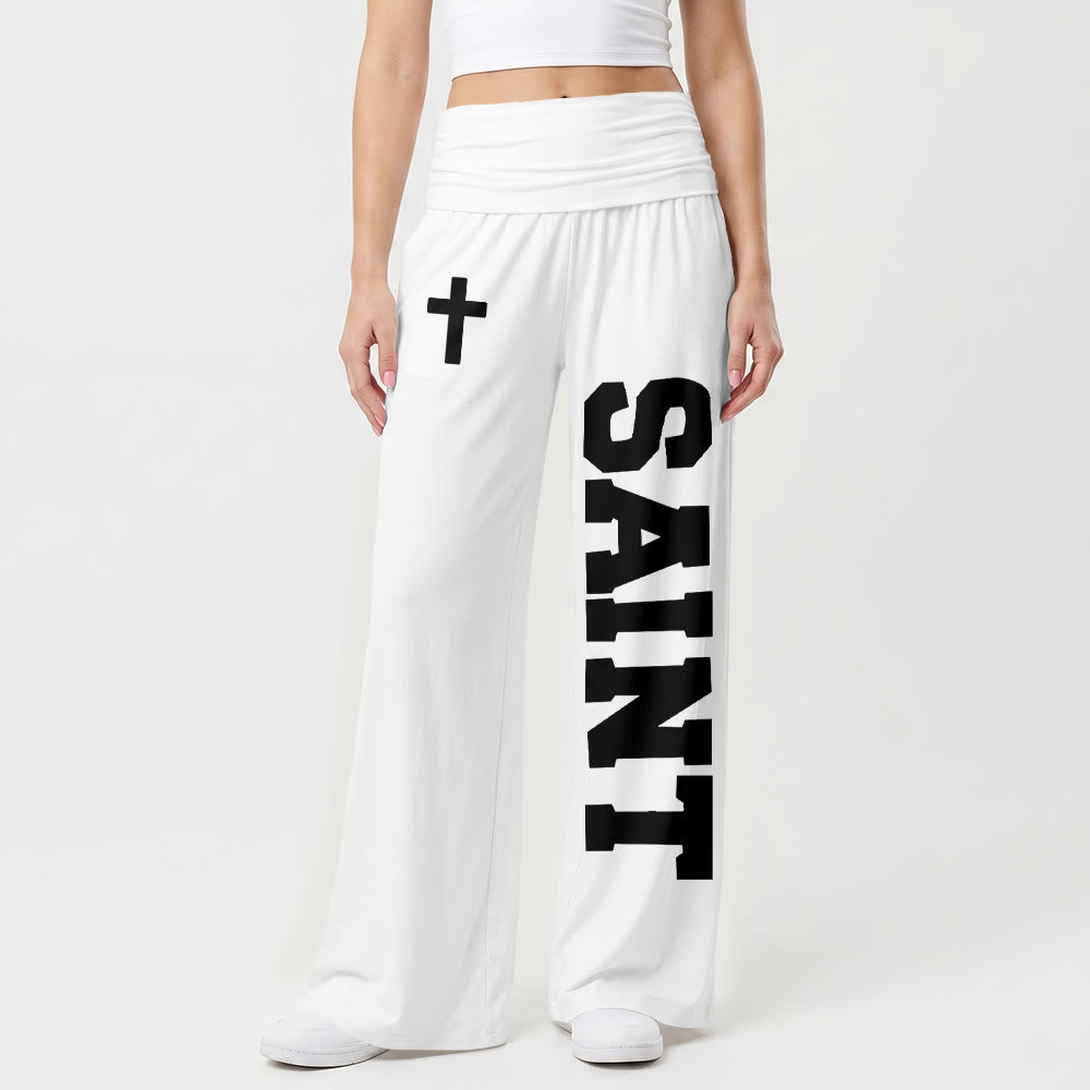 Christianartworkshop Pantalon universitaire imprimé intégral vertical avec la lettre SAINT et une croix blanche, taille haute et jambes larges. - image 7
