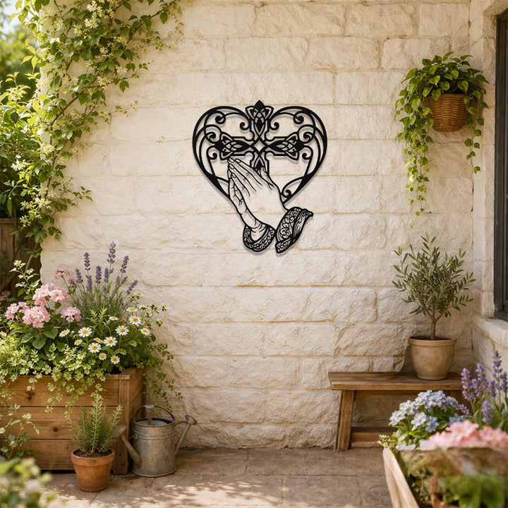Christianartworkshop Décoration murale en métal : Cadre en forme de cœur avec mains jointes en prière et croix, symbole intemporel de la grâce rédemptrice sacrée - image 3