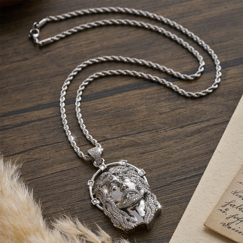 Christianartworkshop Collier à maillons multiples avec pendentif ovale en strass et halo représentant le visage sacré : emblème intemporel de douce protection céleste - image 12