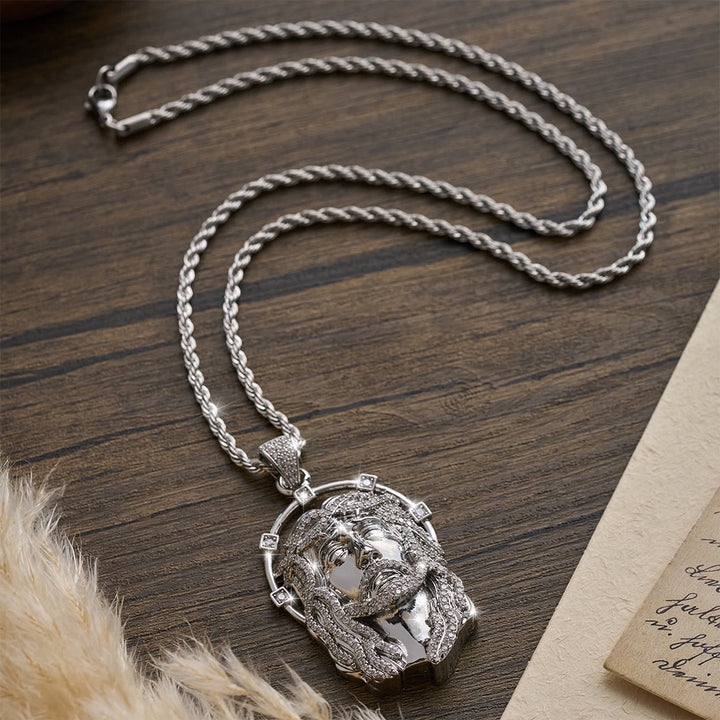 Christianartworkshop Collier à maillons multiples avec pendentif ovale en strass et halo représentant le visage sacré : emblème intemporel de douce protection céleste - image 12